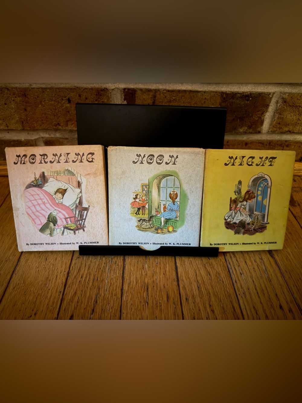 Children's Display Shelf - Black Kids Book & Art Stand
